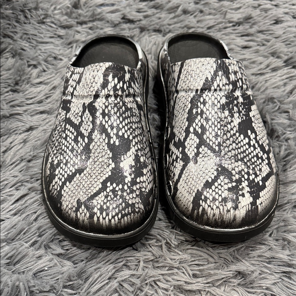 Oofos Snakeskin Patterned Clogs